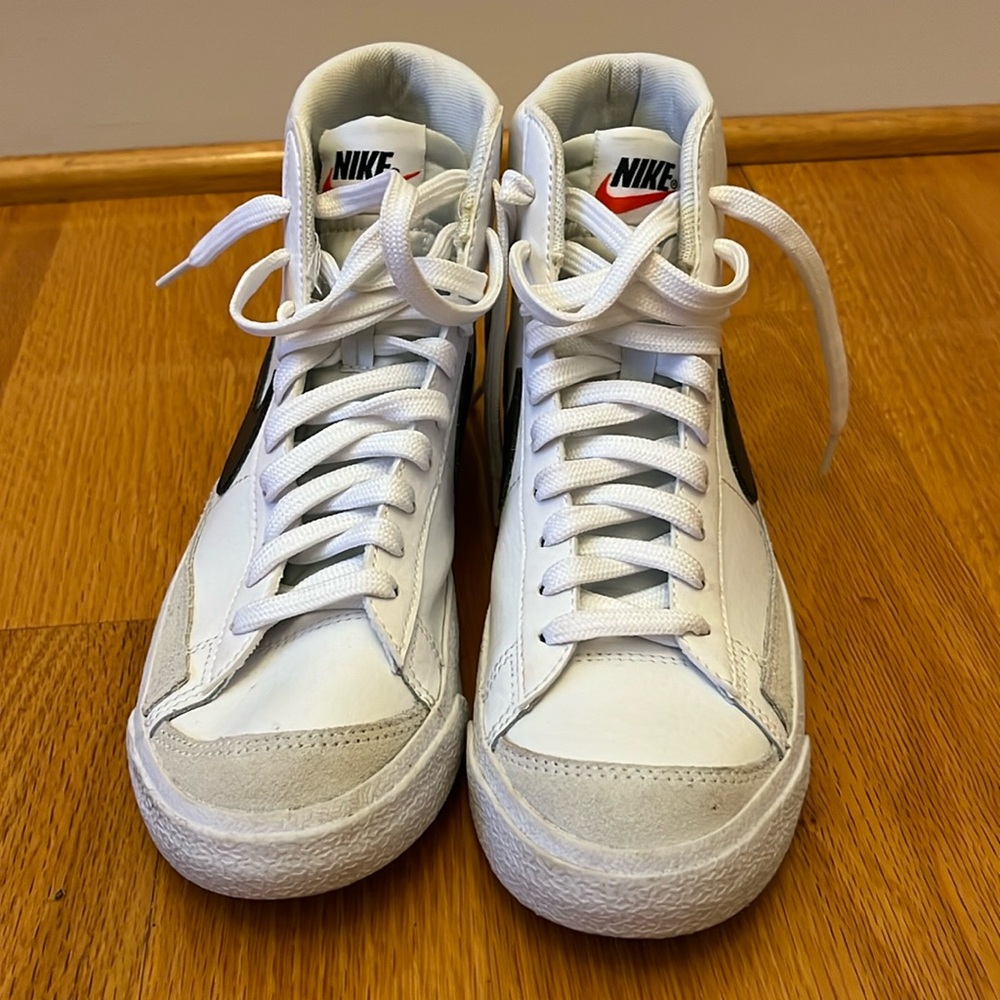 Nike BLAZERS Youth Size 5.5 Shoes